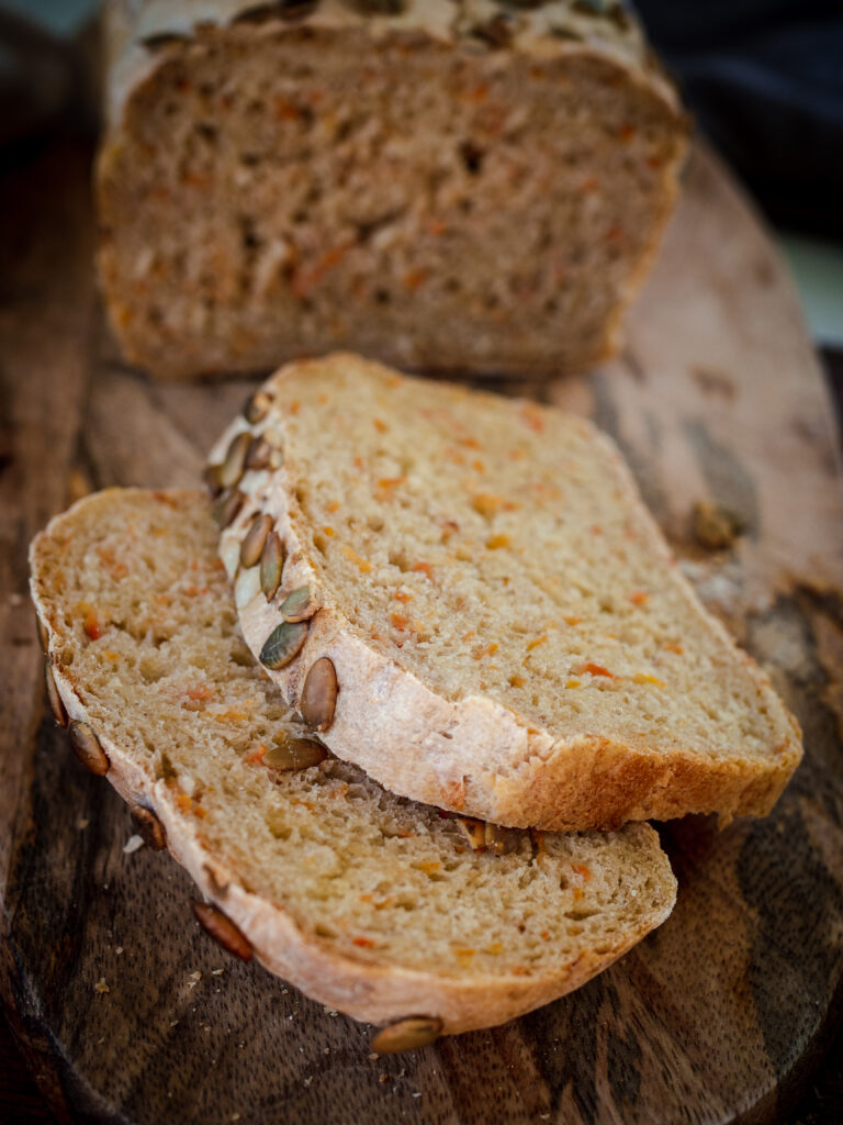 Spelt Carrot Bread (gulrotbrød med spelt)